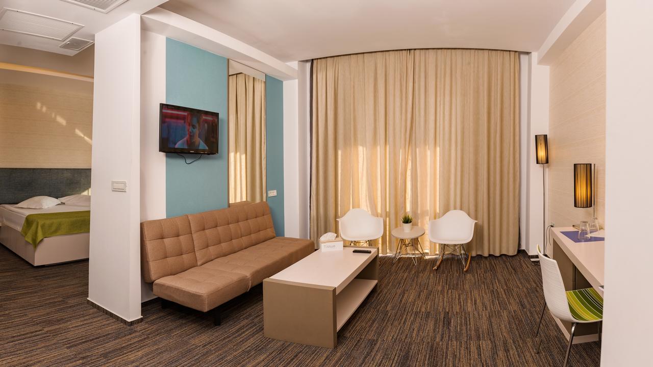 Hotel On Plonge Junior Mamaia Exteriör bild